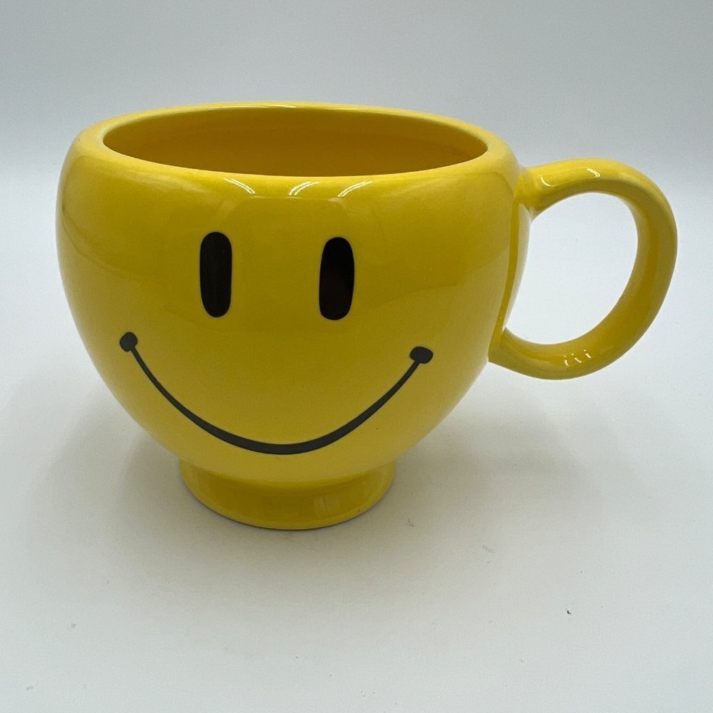 Teleflora USA Large Ceramic Yellow Smiley Happy Face Mug Coffee Cup 1970's Vinta